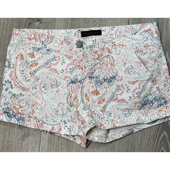 Aeropostale White Paisley 10 Shorts Mid Rise Flap Pocket Cuff Stretch Bloomcore - Picture 1 of 5